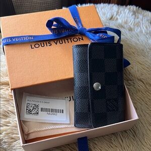 ❤️‍🔥Like New RARE! Louis Vuitton Multicles 6 Key Holder in Damier Graphite